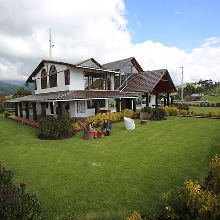 Hosteria Loma Larga Каямбе Экстерьер фото