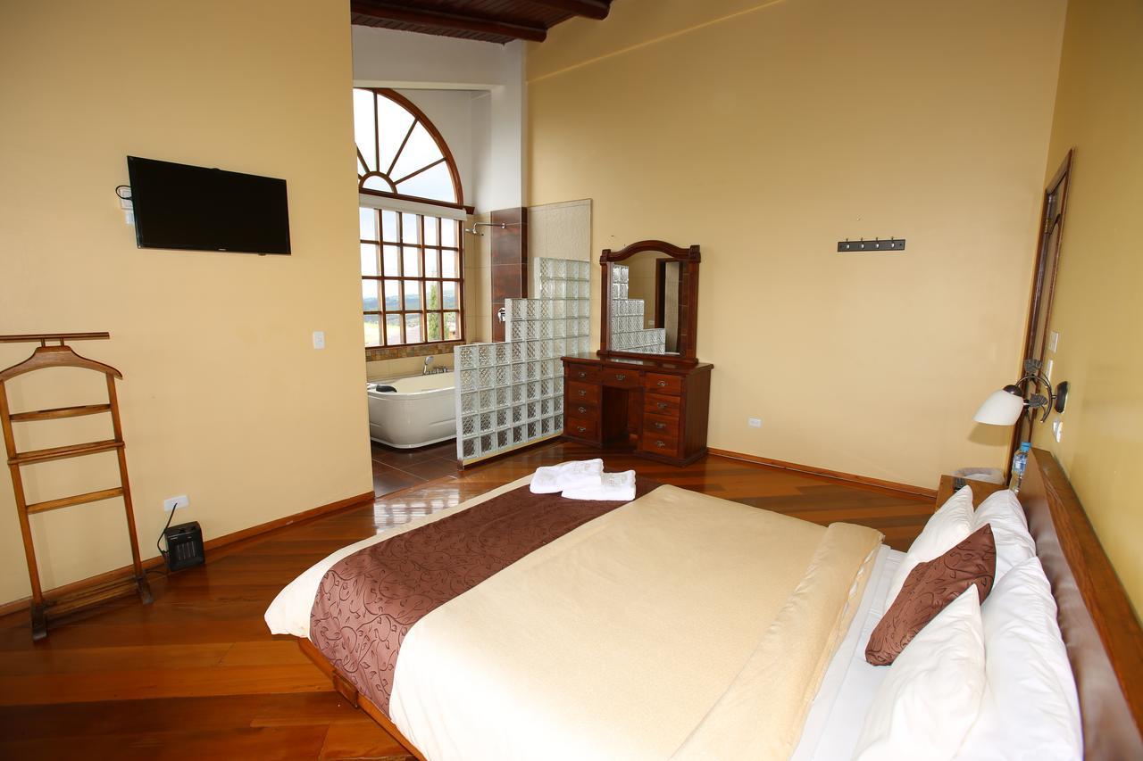 Hosteria Loma Larga Каямбе Экстерьер фото