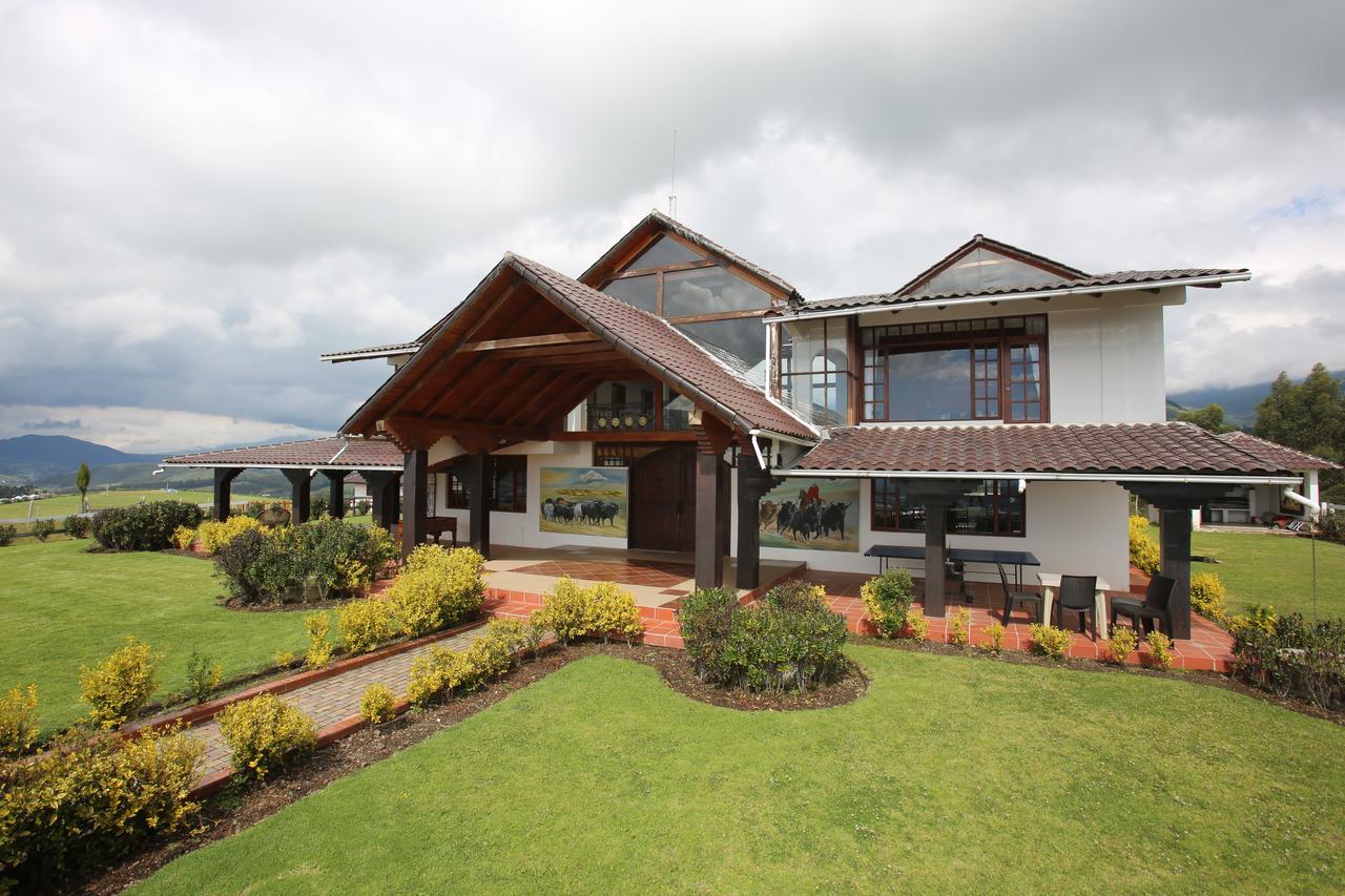 Hosteria Loma Larga Каямбе Экстерьер фото