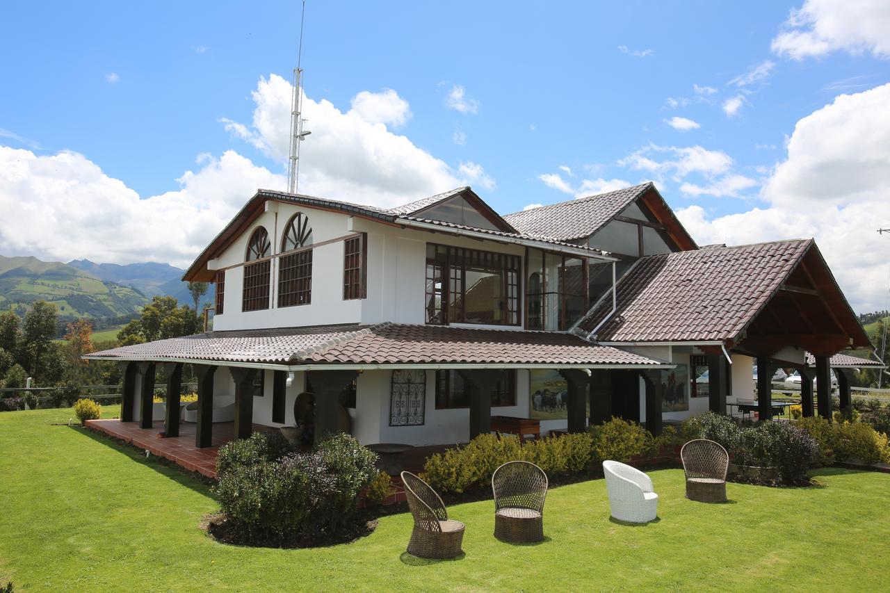 Hosteria Loma Larga Каямбе Экстерьер фото