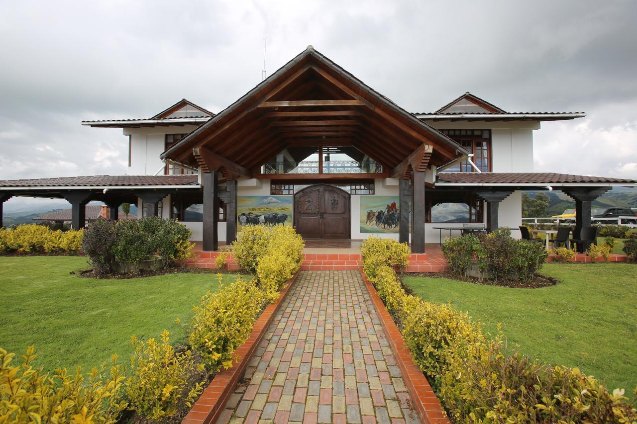 Hosteria Loma Larga Каямбе Экстерьер фото